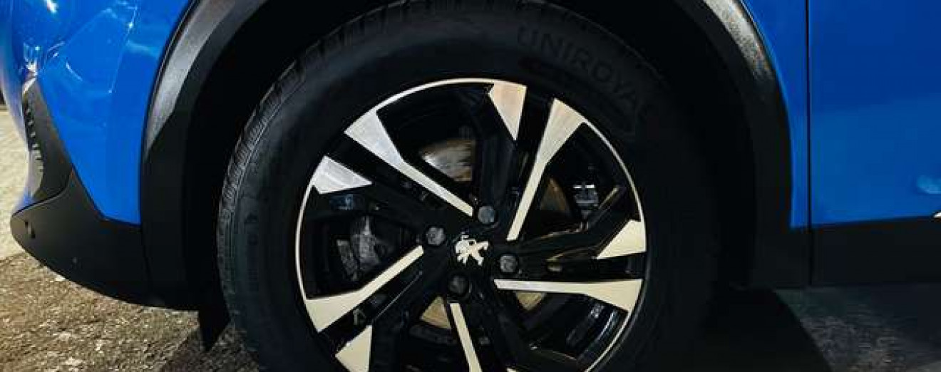 Peugeot 2008 1.5 BlueHDi Allure S / Cuir / Cockpit / Navigation