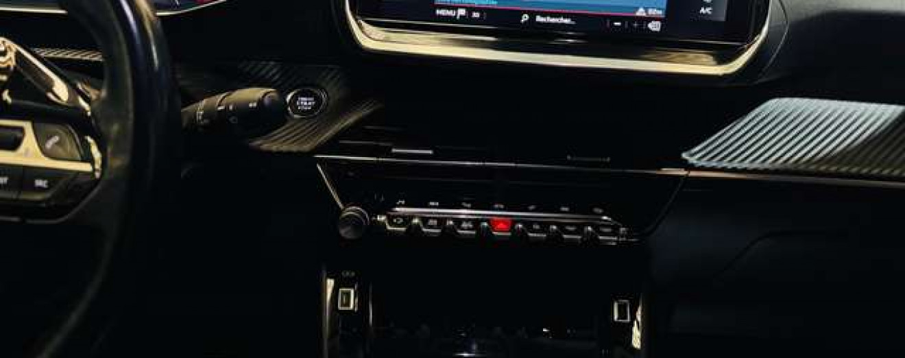Peugeot 2008 1.5 BlueHDi Allure S / Cuir / Cockpit / Navigation