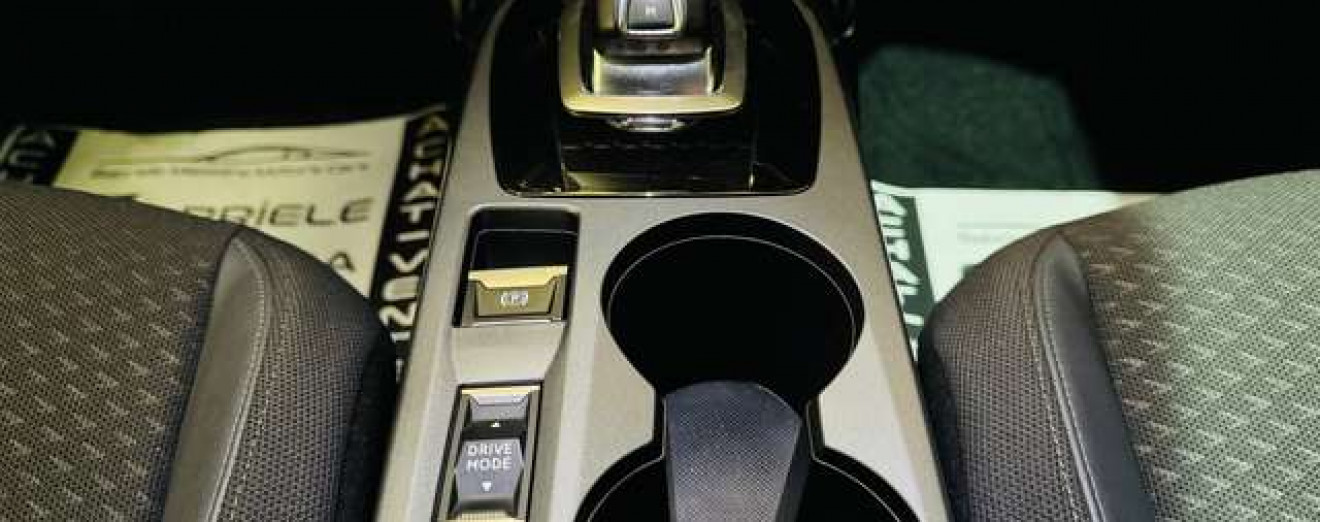 Peugeot 2008 1.5 BlueHDi Allure S / Cuir / Cockpit / Navigation