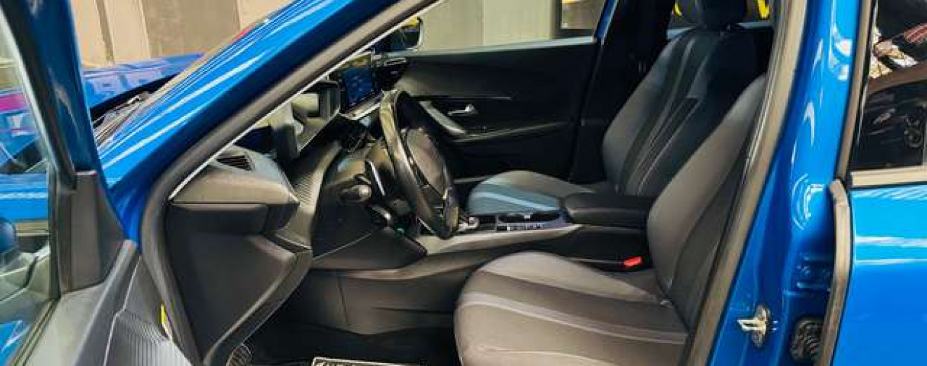 Peugeot 2008 1.5 BlueHDi Allure S / Cuir / Cockpit / Navigation