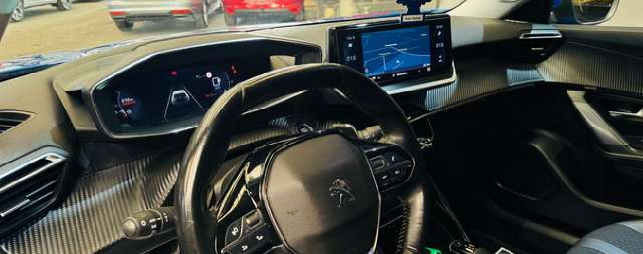 Peugeot 2008 1.5 BlueHDi Allure S / Cuir / Cockpit / Navigation