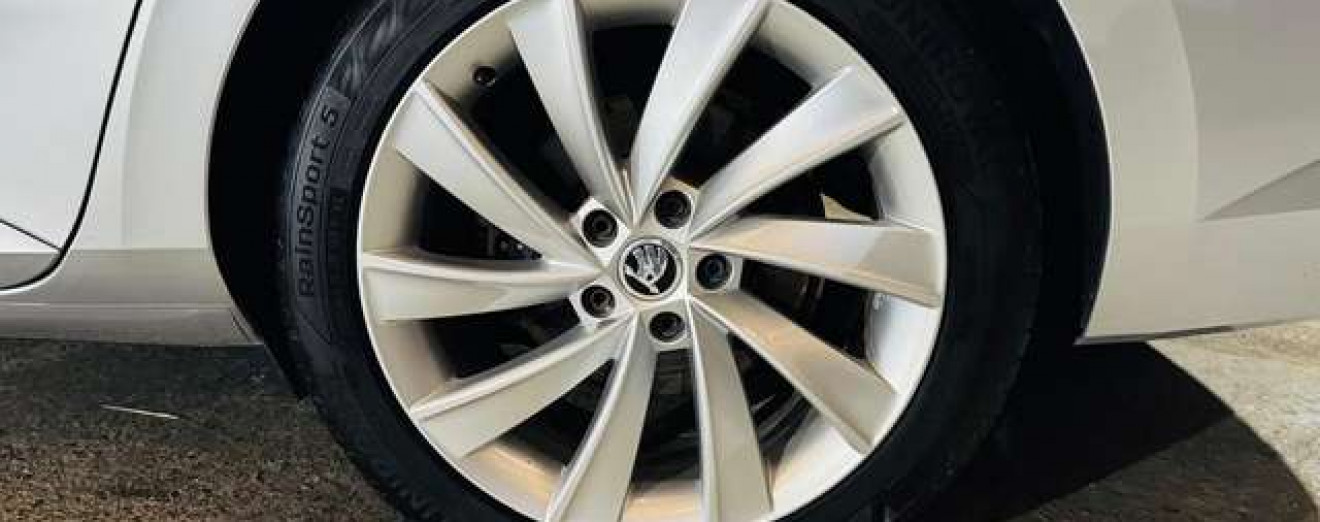 Skoda Superb LK 2.0TDI DSG - Cuir - Pano - LED- Full - GARANTIE