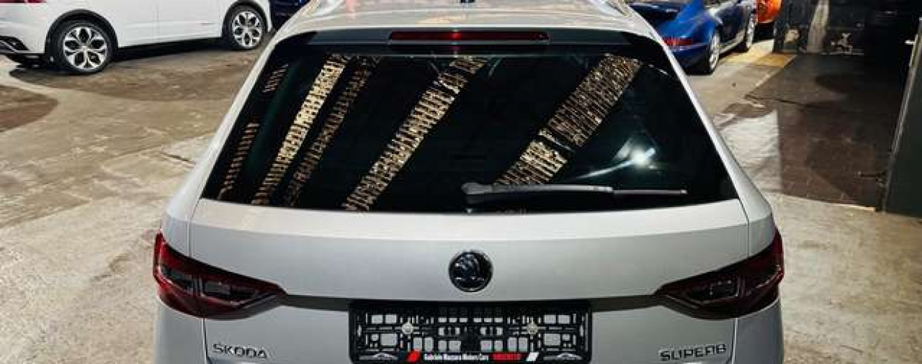 Skoda Superb LK 2.0TDI DSG - Cuir - Pano - LED- Full - GARANTIE