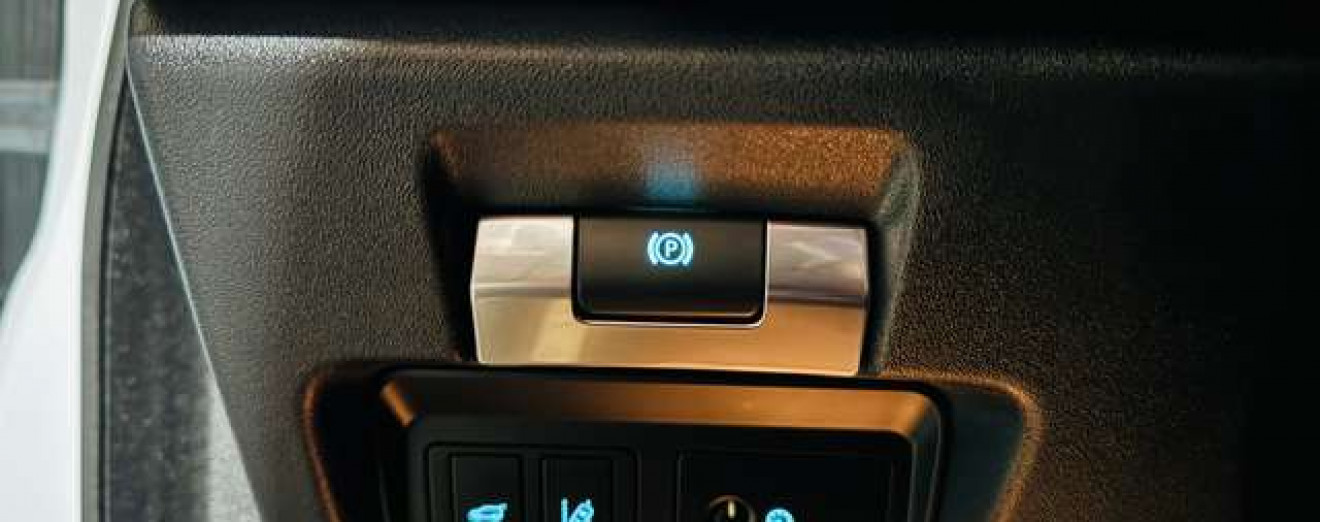 Jaguar E-Pace 2.0 T AWD R-Dynamic / Cuir / Navi / Garantie 12 M