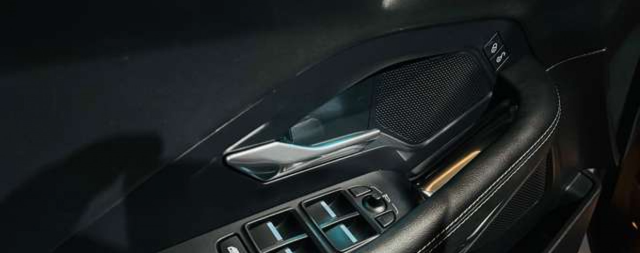 Jaguar E-Pace 2.0 T AWD R-Dynamic / Cuir / Navi / Garantie 12 M