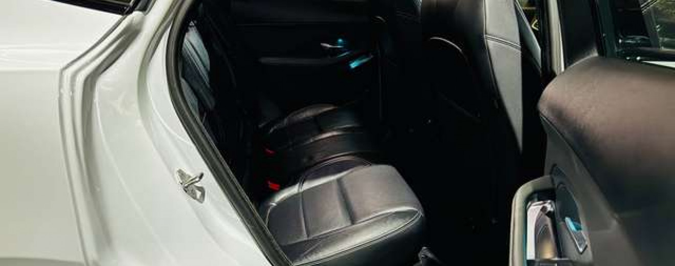 Jaguar E-Pace 2.0 T AWD R-Dynamic / Cuir / Navi / Garantie 12 M