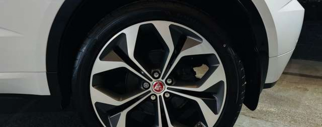 Jaguar E-Pace 2.0 T AWD R-Dynamic / Cuir / Navi / Garantie 12 M