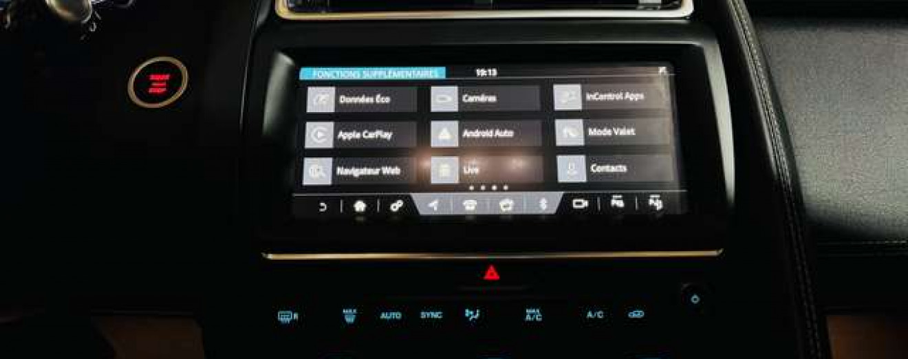 Jaguar E-Pace 2.0 T AWD R-Dynamic / Cuir / Navi / Garantie 12 M