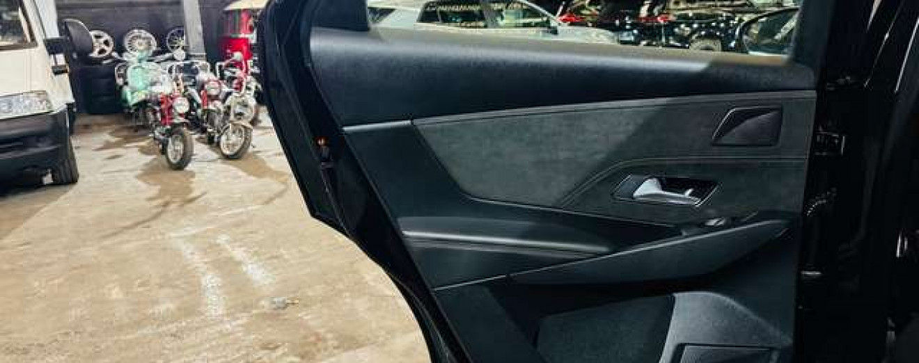 DS Automobiles DS 7 Crossback DS7 1.5 BlueHDi Performance Line CarPlay GPS Caméra 360 Cockpit Att remorque Alcantara PDC GPS J.A LED