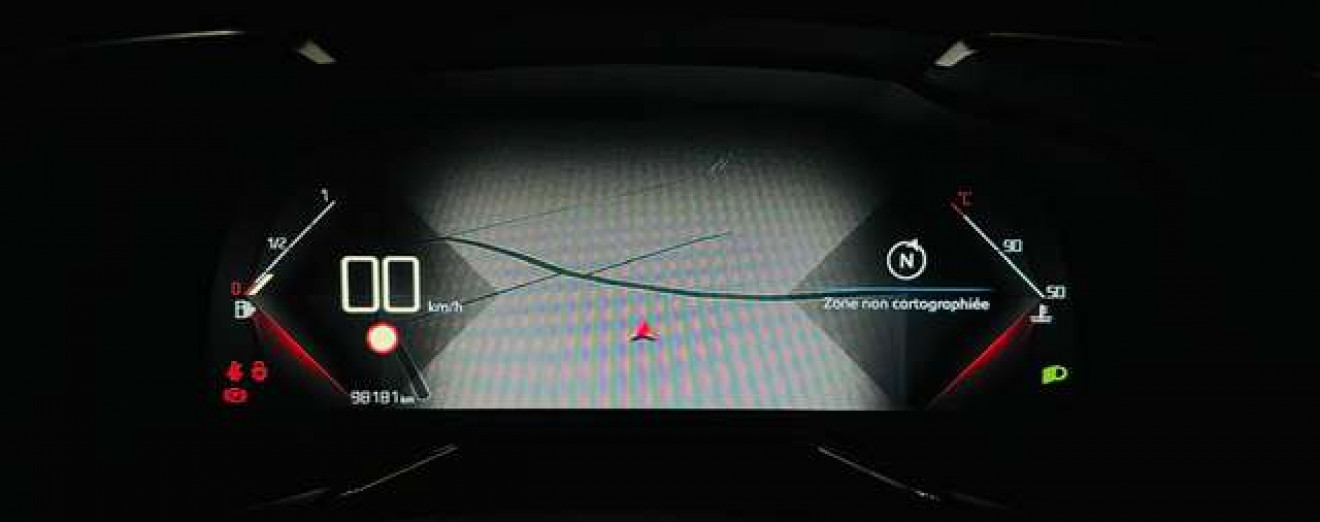 DS Automobiles DS 7 Crossback DS7 1.5 BlueHDi Performance Line CarPlay GPS Caméra 360 Cockpit Att remorque Alcantara PDC GPS J.A LED