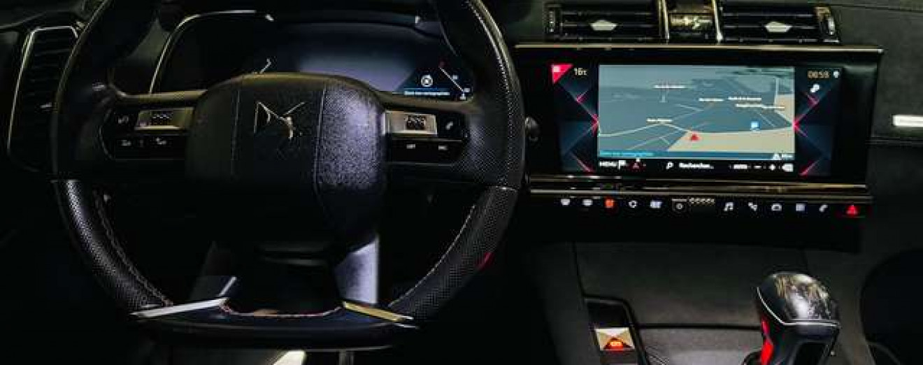 DS Automobiles DS 7 Crossback DS7 1.5 BlueHDi Performance Line CarPlay GPS Caméra 360 Cockpit Att remorque Alcantara PDC GPS J.A LED