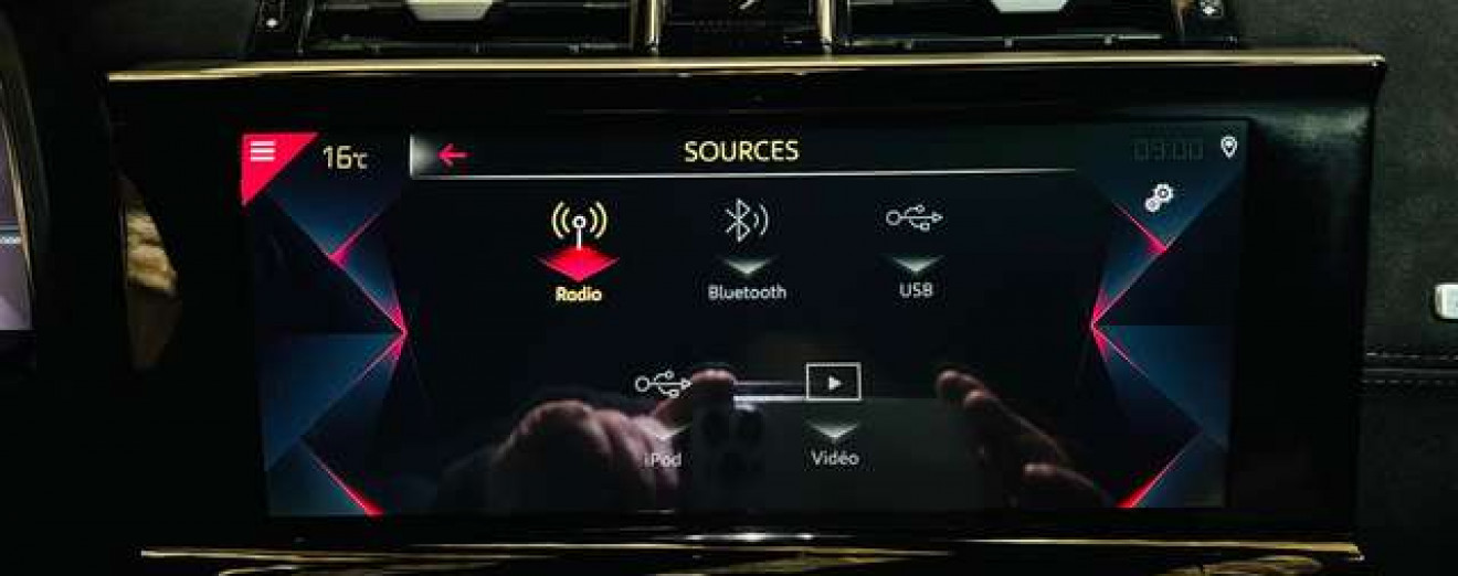 DS Automobiles DS 7 Crossback DS7 1.5 BlueHDi Performance Line CarPlay GPS Caméra 360 Cockpit Att remorque Alcantara PDC GPS J.A LED