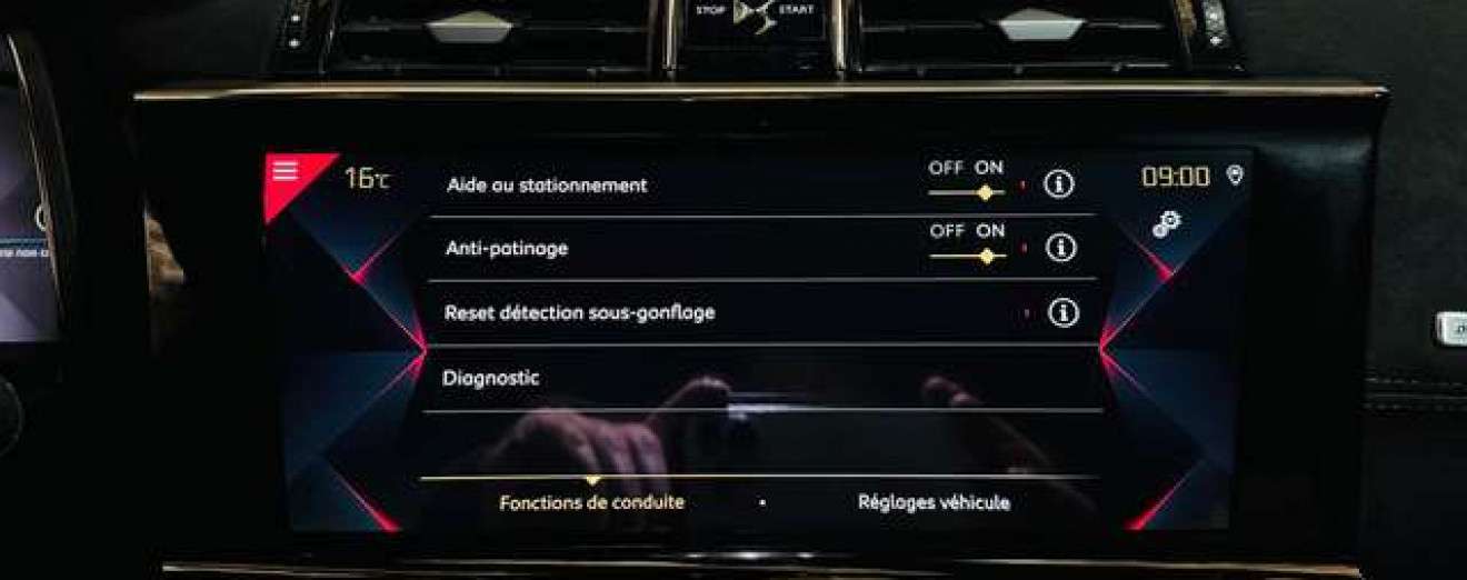DS Automobiles DS 7 Crossback DS7 1.5 BlueHDi Performance Line CarPlay GPS Caméra 360 Cockpit Att remorque Alcantara PDC GPS J.A LED