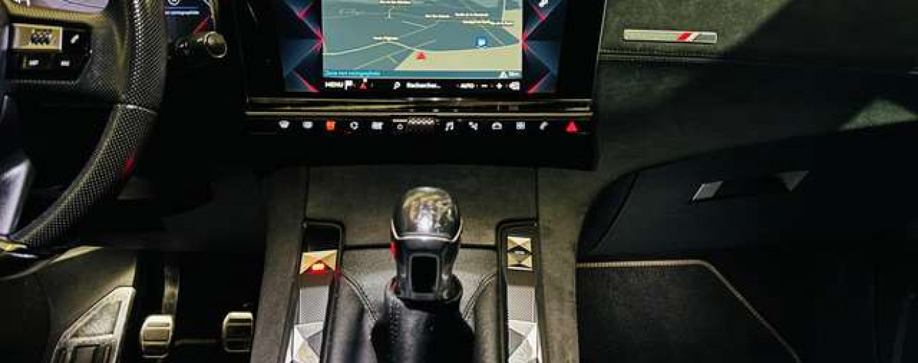 DS Automobiles DS 7 Crossback DS7 1.5 BlueHDi Performance Line CarPlay GPS Caméra 360 Cockpit Att remorque Alcantara PDC GPS J.A LED