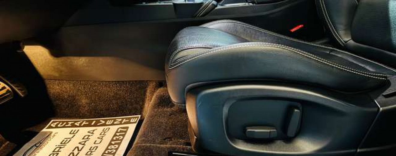 Jaguar E-Pace 2.0 T AWD R-Dynamic / Cuir / Navi / Garantie 12 M