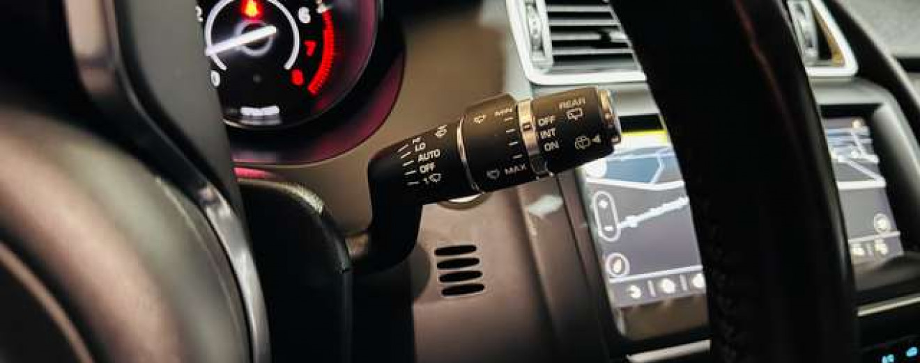 Jaguar E-Pace 2.0 T AWD R-Dynamic / Cuir / Navi / Garantie 12 M