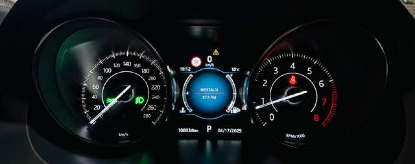 Jaguar E-Pace 2.0 T AWD R-Dynamic / Cuir / Navi / Garantie 12 M