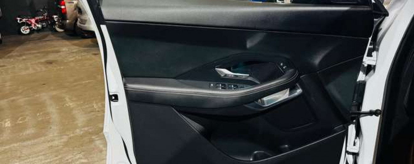 Jaguar E-Pace 2.0 T AWD R-Dynamic / Cuir / Navi / Garantie 12 M