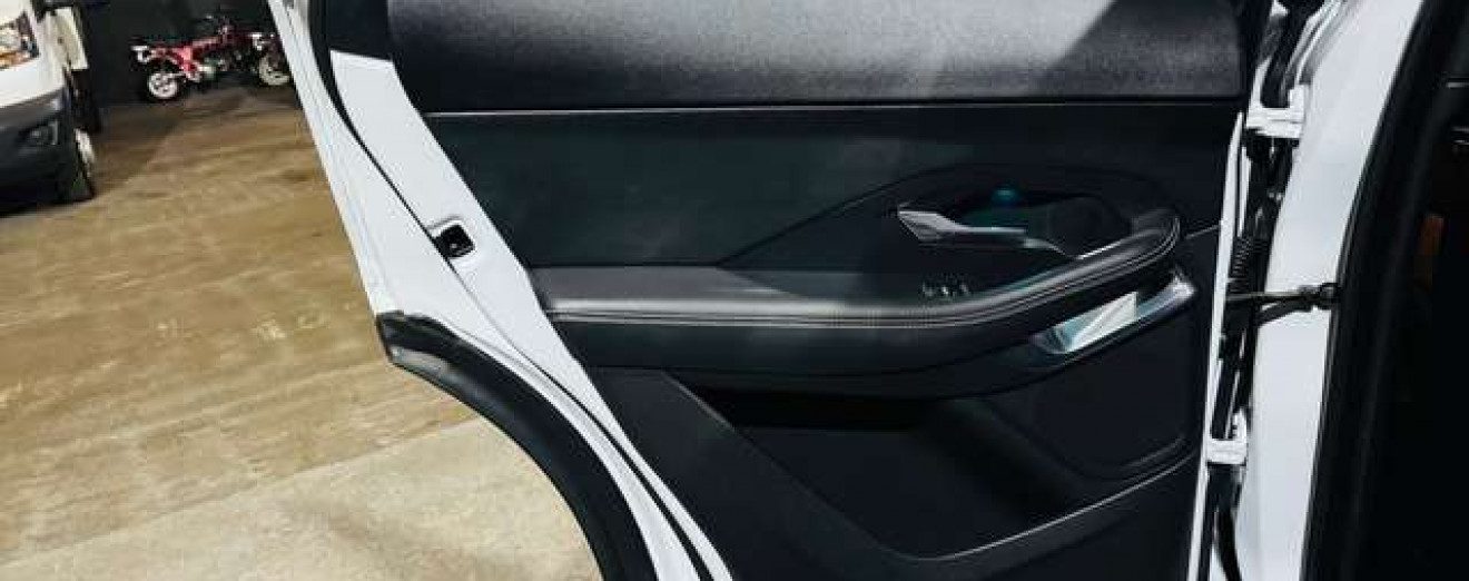 Jaguar E-Pace 2.0 T AWD R-Dynamic / Cuir / Navi / Garantie 12 M