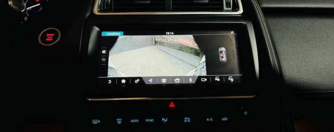 Jaguar E-Pace 2.0 T AWD R-Dynamic / Cuir / Navi / Garantie 12 M