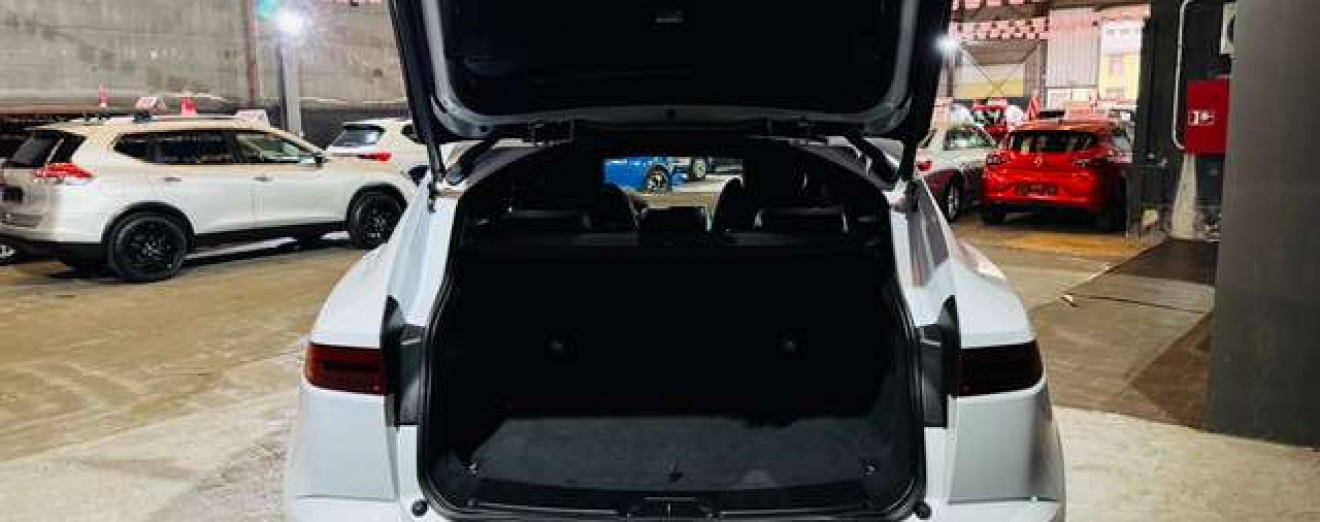 Jaguar E-Pace 2.0 T AWD R-Dynamic / Cuir / Navi / Garantie 12 M