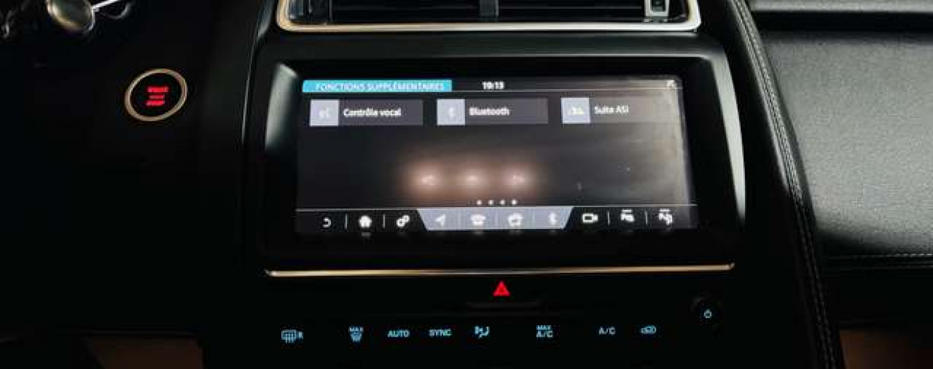 Jaguar E-Pace 2.0 T AWD R-Dynamic / Cuir / Navi / Garantie 12 M