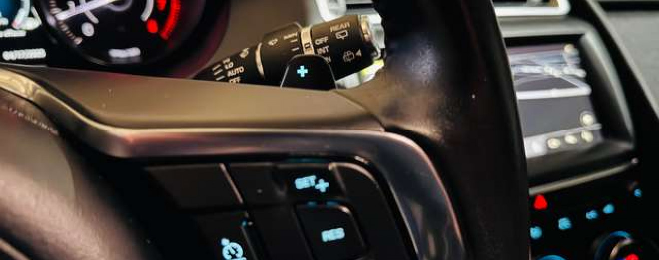 Jaguar E-Pace 2.0 T AWD R-Dynamic / Cuir / Navi / Garantie 12 M