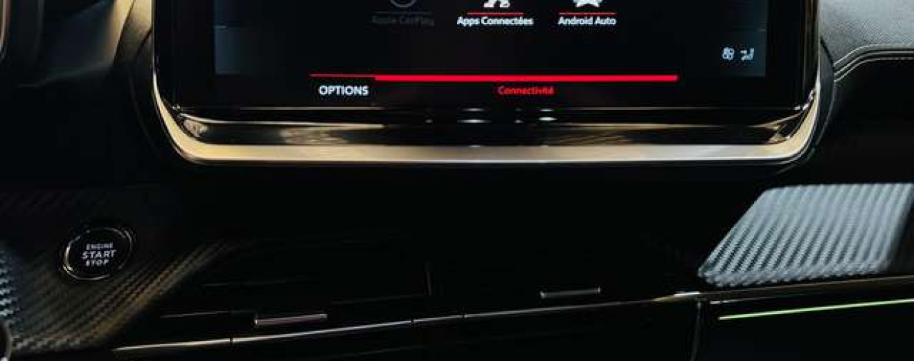 Peugeot 2008 1.5 BlueHDi GT / Toit Pano / Navi / Garantie 12M