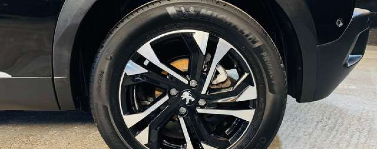 Peugeot 2008 1.5 BlueHDi GT / Toit Pano / Navi / Garantie 12M