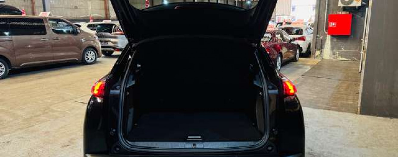 Peugeot 2008 1.5 BlueHDi GT / Toit Pano / Navi / Garantie 12M
