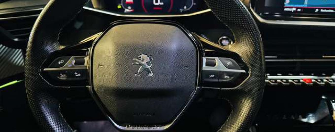 Peugeot 2008 1.5 BlueHDi GT / Toit Pano / Navi / Garantie 12M