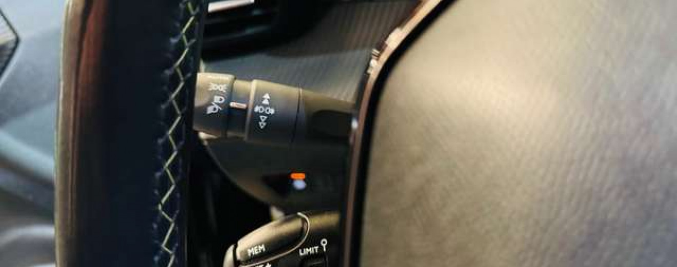 Peugeot 2008 1.5 BlueHDi GT / Toit Pano / Navi / Garantie 12M