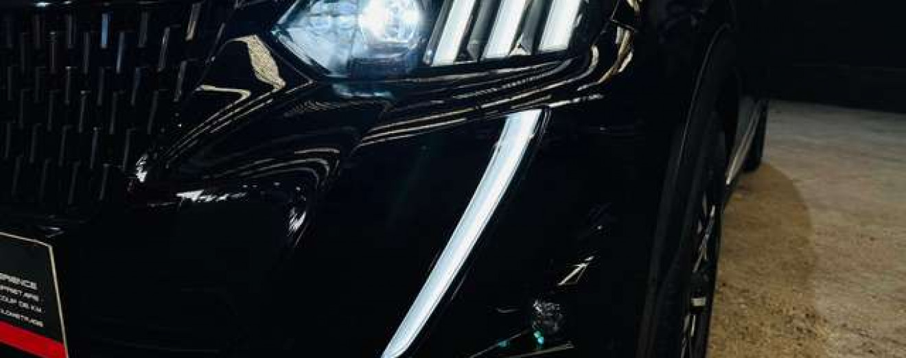 Peugeot 2008 1.5 BlueHDi GT / Toit Pano / Navi / Garantie 12M