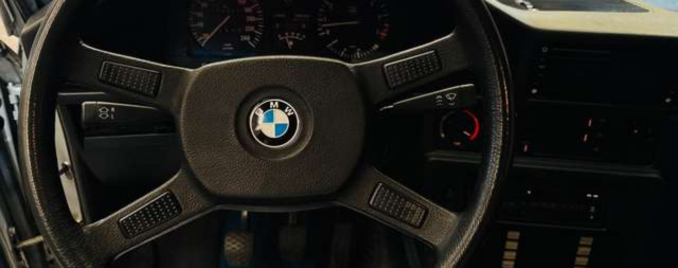 BMW 528 i berline boite manuelle ancêtre ct ok !!!