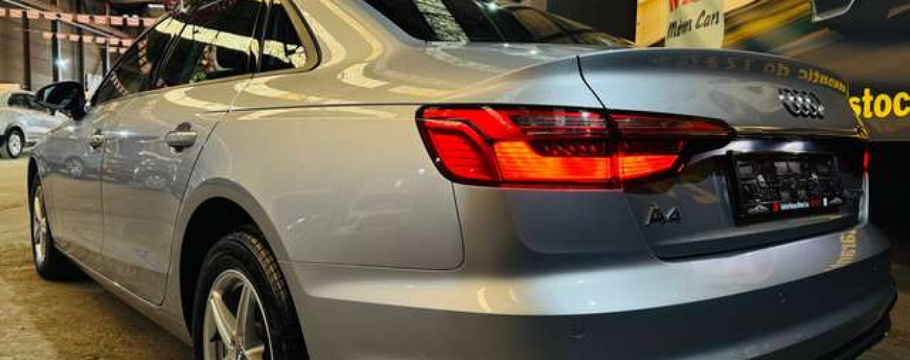 Audi A4 35 TFSI / ÉTAT NEUF / 16.000KM / Garantie 12M