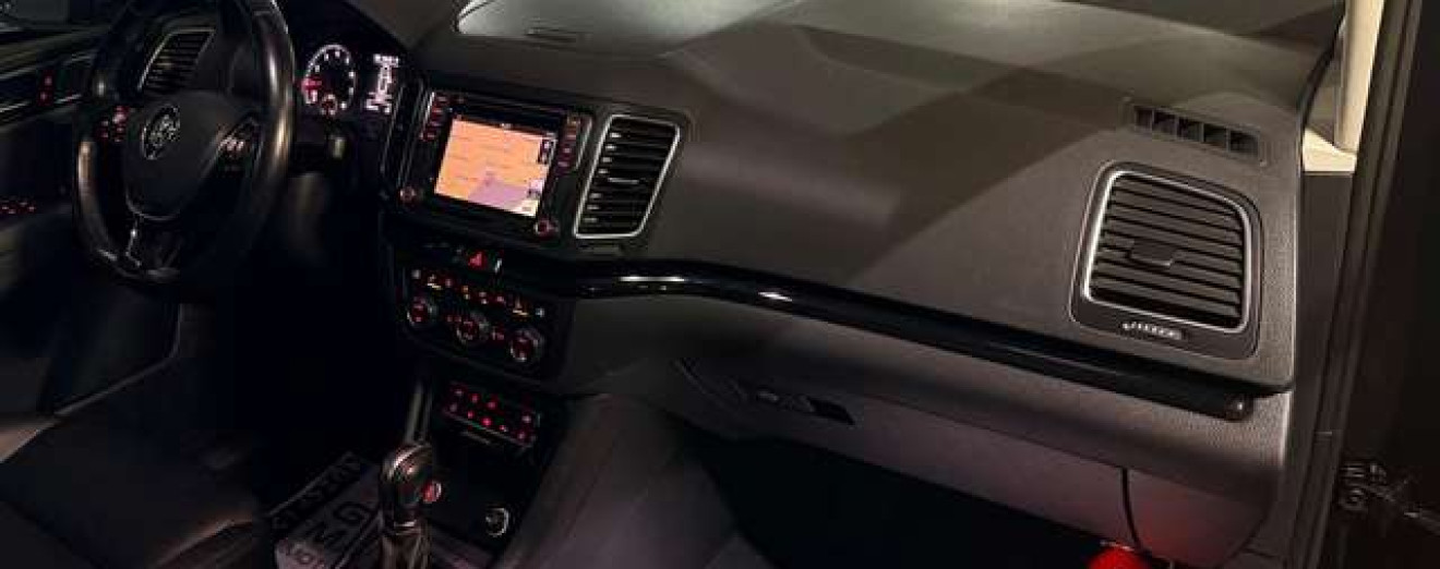 Volkswagen Sharan Sharan 1.4 TSI DSG Cuir Pano Xénon Caméra Attache remorque amovible