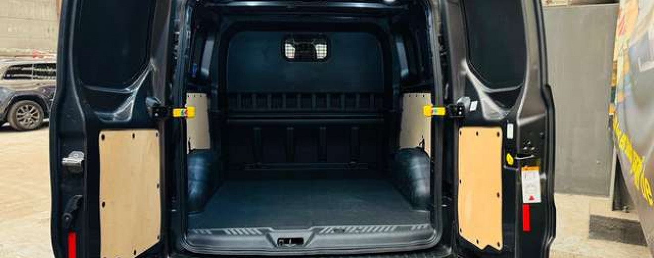 Ford Transit Custom 2.0 TDCi L2H1 Automatique Double portes CarPlay Caméra Attache remorque TVA/BTW 21% Incl