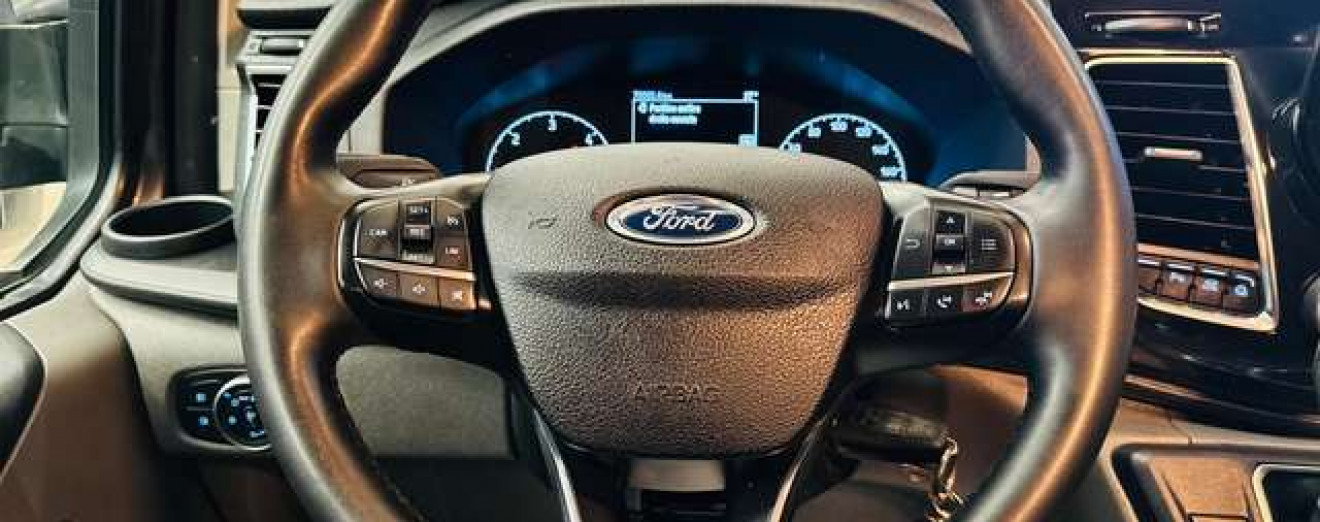 Ford Transit Custom 2.0 TDCi L2H1 Automatique Double portes CarPlay Caméra Attache remorque TVA/BTW 21% Incl