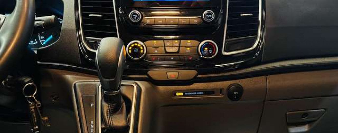 Ford Transit Custom 2.0 TDCi L2H1 Automatique Double portes CarPlay Caméra Attache remorque TVA/BTW 21% Incl