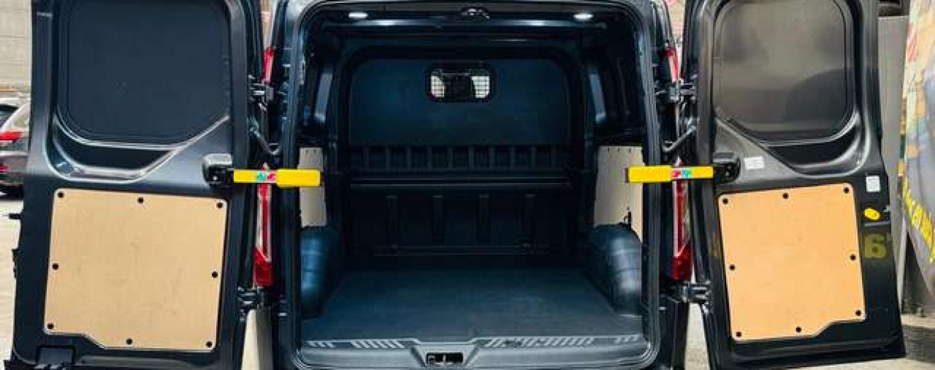 Ford Transit Custom 2.0 TDCi L2H1 Automatique Double portes CarPlay Caméra Attache remorque TVA/BTW 21% Incl