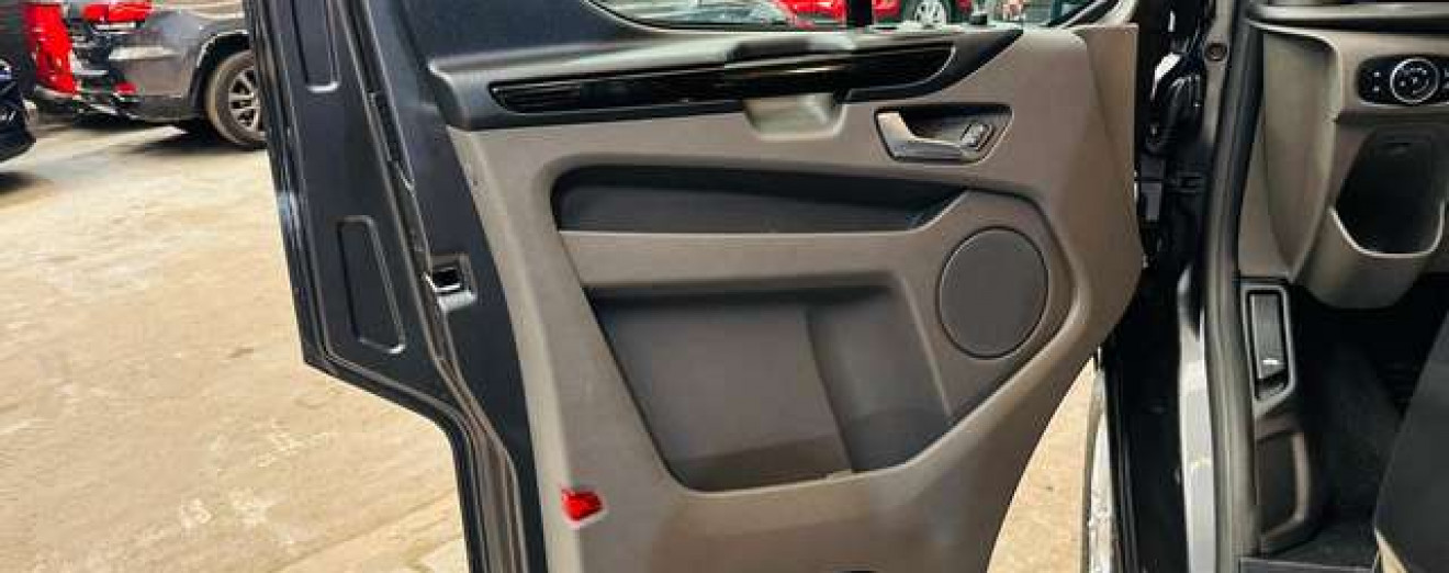 Ford Transit Custom 2.0 TDCi L2H1 Automatique Double portes CarPlay Caméra Attache remorque TVA/BTW 21% Incl