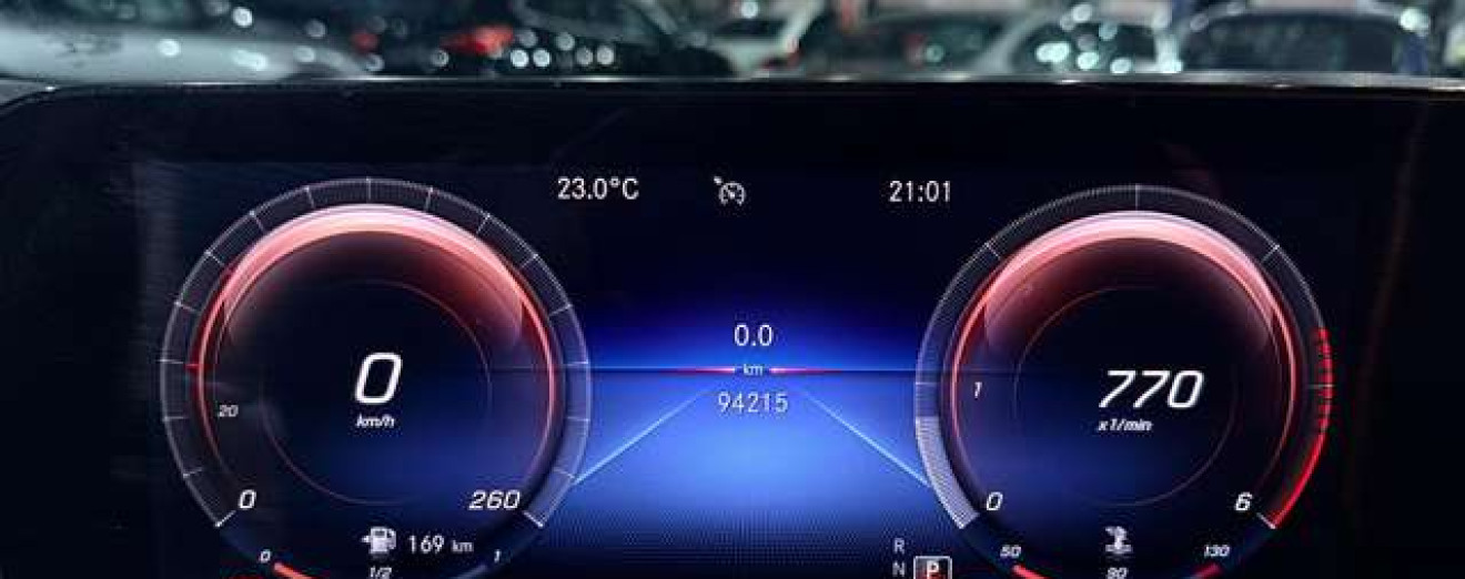 Mercedes-Benz A 180 A 180 d Automatique CarPlay Caméra LED PDC