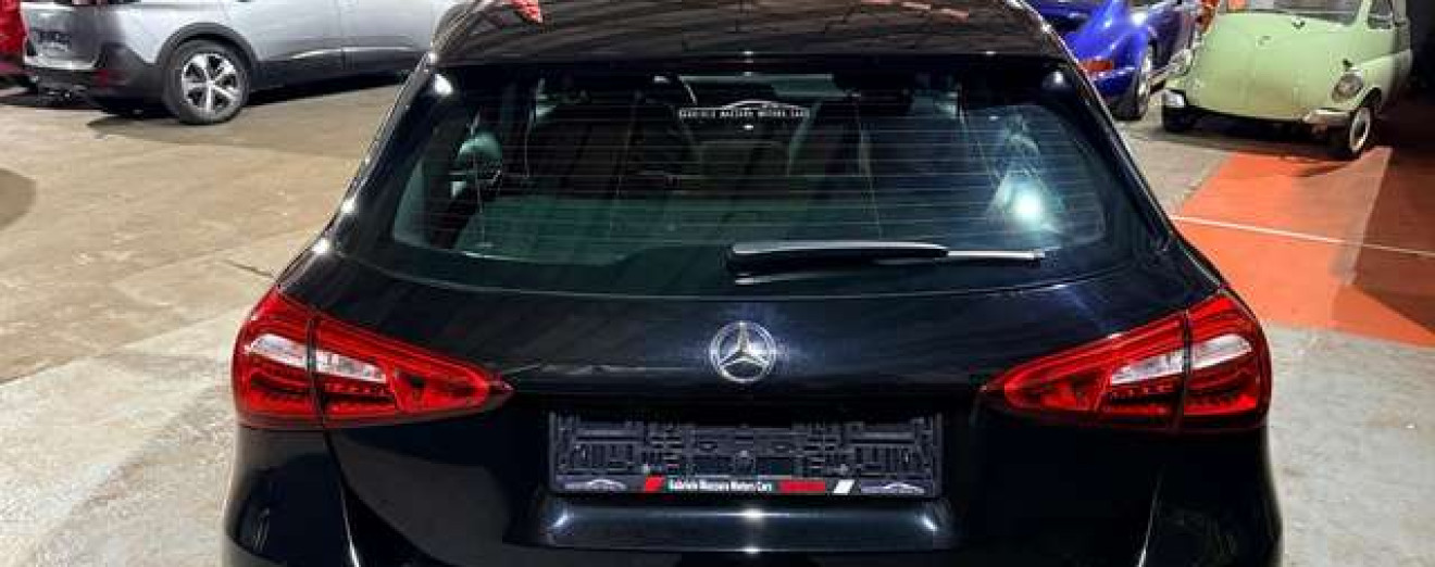 Mercedes-Benz A 180 A 180 d Automatique CarPlay Caméra LED PDC