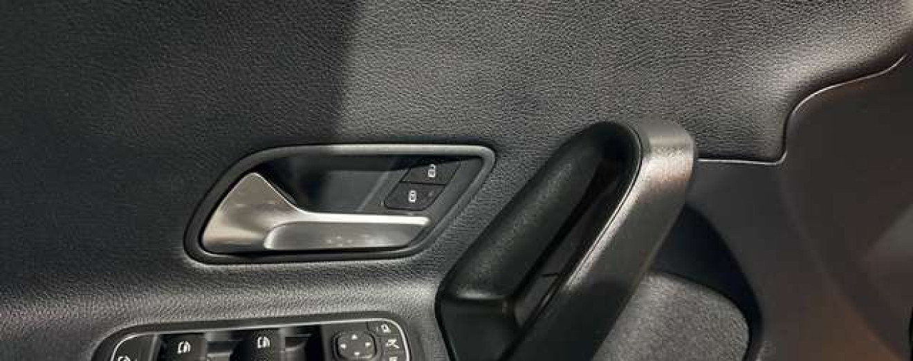 Mercedes-Benz A 180 A 180 d Automatique CarPlay Caméra LED PDC