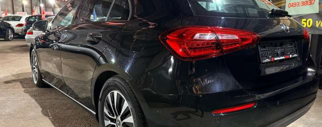 Mercedes-Benz A 180 A 180 d Automatique CarPlay Caméra LED PDC