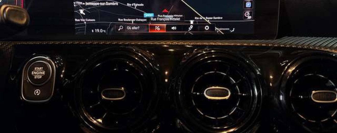 Mercedes-Benz A 180 A 180 d Automatique CarPlay Caméra LED PDC