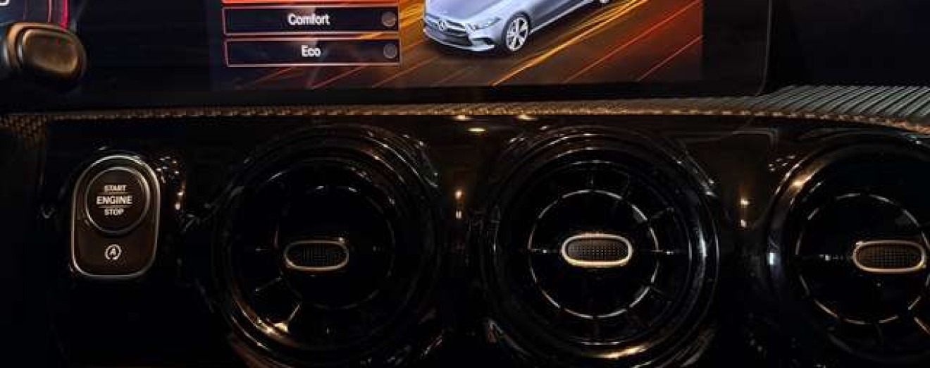 Mercedes-Benz A 180 A 180 d Automatique CarPlay Caméra LED PDC