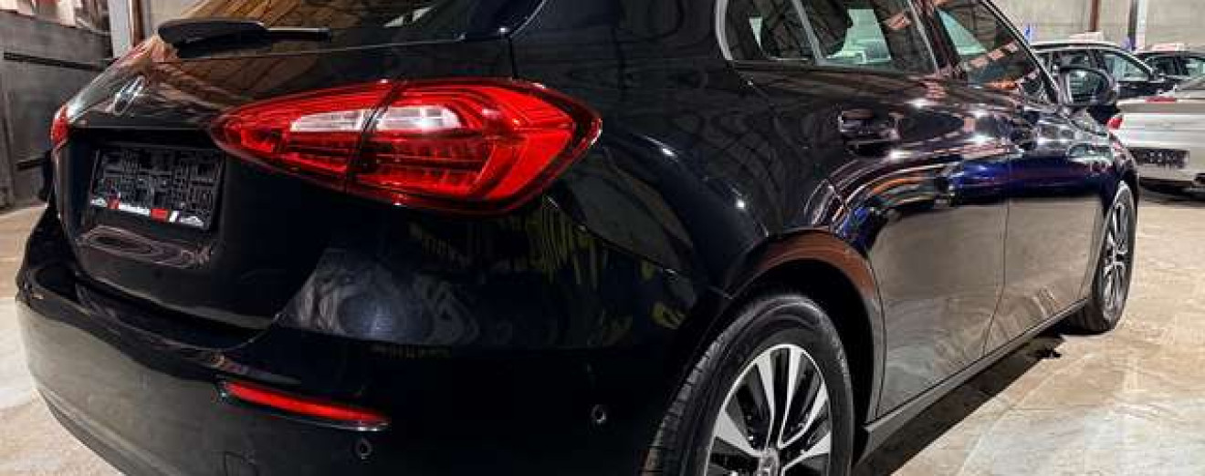 Mercedes-Benz A 180 A 180 d Automatique CarPlay Caméra LED PDC