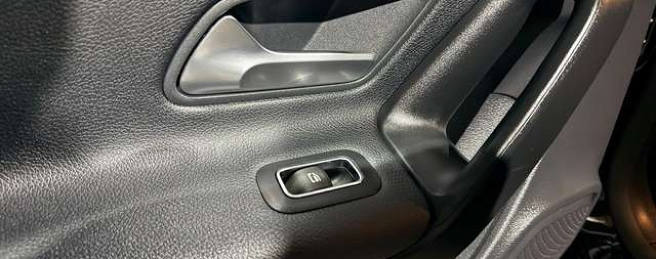 Mercedes-Benz A 180 A 180 d Automatique CarPlay Caméra LED PDC