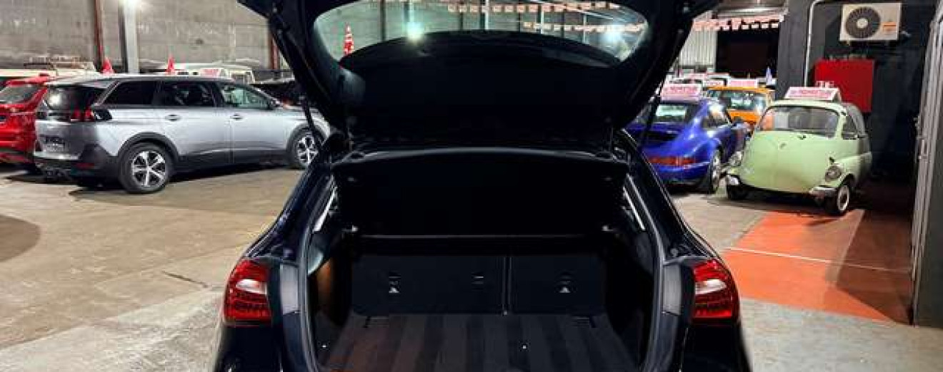 Mercedes-Benz A 180 A 180 d Automatique CarPlay Caméra LED PDC